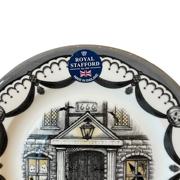 Royal Stafford Halloween Haunted House Salad Plates 8.5in Porcelain Set of 4 New - Picture 3 of 12